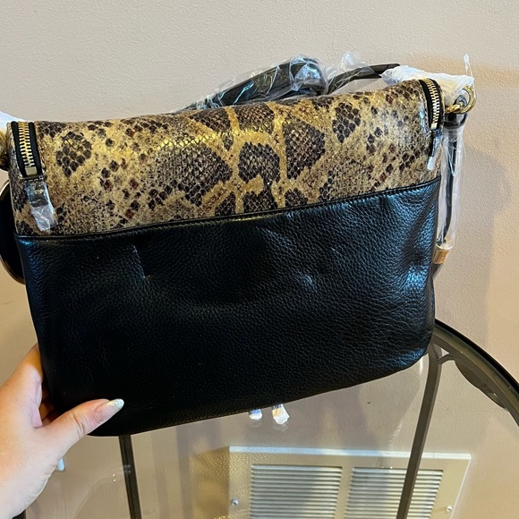 Ultimate RFID Theft-Proof Crossbody Bag - Picture 7 of 14